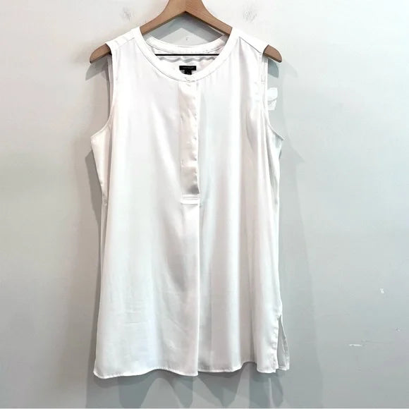 Sleeveless 1/4 Button Tunic Top