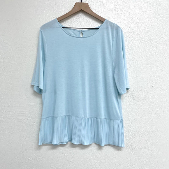 Short Sleeve Pleated Hemline Top