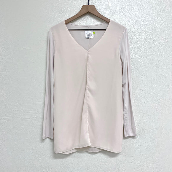 Front Seam V-Neck Top